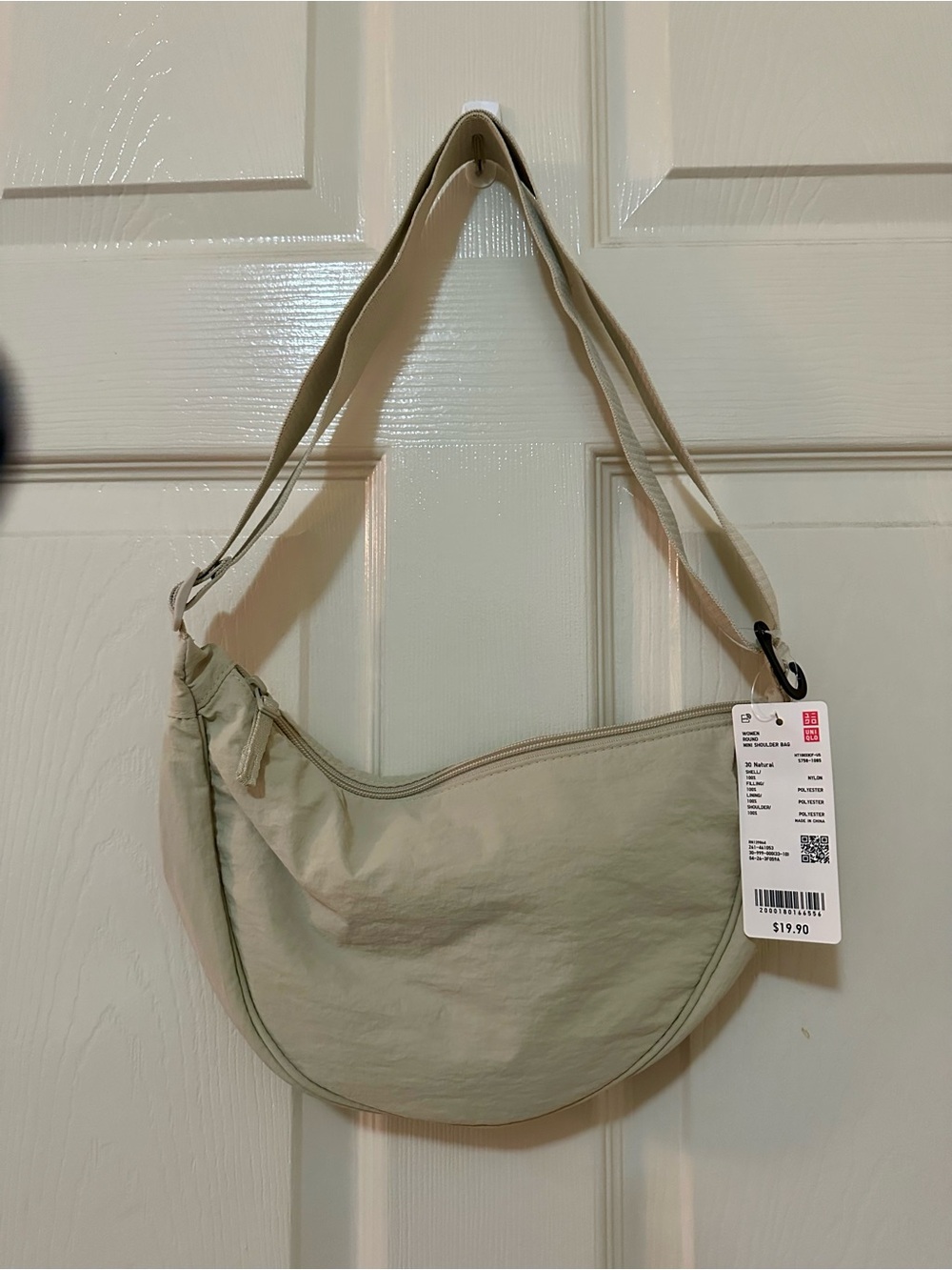Uniqlo Crescent Shoulder Bag in Pale Green